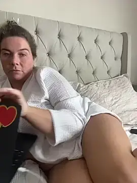 Stripchat Watch Live Sex Cams of erincheshire