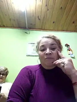 Stripchat Free Live Porn of momismilf544