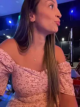 Stripchat Free Porn Cam of BelleLouiseVp