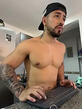 Stripchat Live Sex of Ezzio_Scolaro