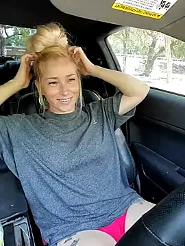 Stripchat Free Live Porn of POPPY_XO