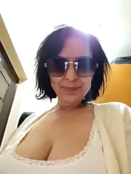 Stripchat Nude Webcam of Ortensialady76