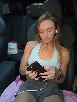 Stripchat Sex Cam of lunagirl13