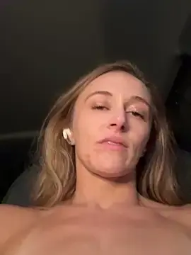 Stripchat Free Live Porn of lunagirl13