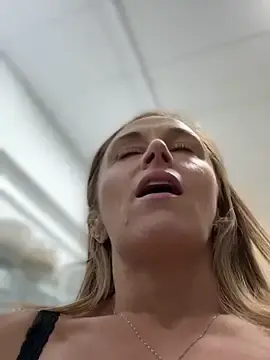 Stripchat Watch Live Sex Cams of lunagirl13