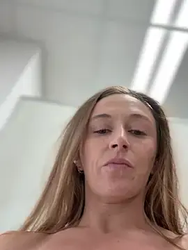 Stripchat Live Sex of lunagirl13