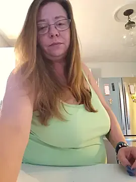 Stripchat Live Sex Cam of MsShelby40