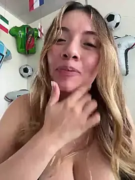 Stripchat Sex Cam of valery_mora