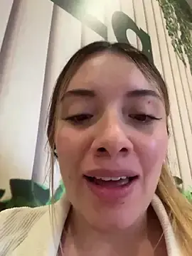 Stripchat Sex Cam of valery_mora