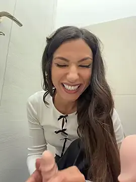 Stripchat Free Live Porn of -_MiaQueen_-