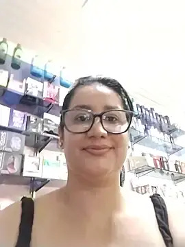 Stripchat Live Sex Cam of keilymadam