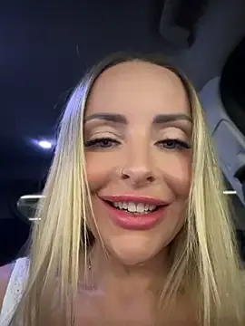 Stripchat Nude Webcam of EmaSalis