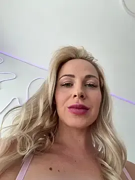 Stripchat Nude Webcam of streetdoll