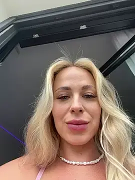 Stripchat Sex Cam of streetdoll
