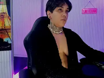 Stripchat Best live sex cam show of ZhoeStrong