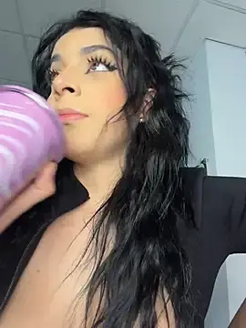 Stripchat Sex Cam of ArieliciousXXX