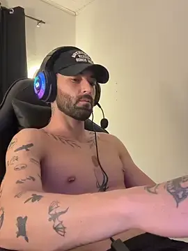 Stripchat Free Porn Cam of Aaron_hyuga