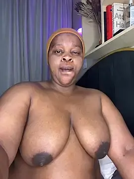Stripchat Live Sex Cam of CynnxxxBarb