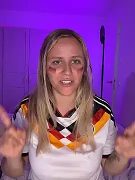 Stripchat Watch Live Sex Cams of lunawolf21