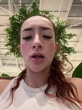 Stripchat Adult Webcam of ariiel_