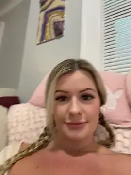 Stripchat Live Sex of LoveShae_