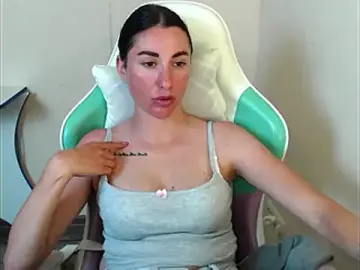 Stripchat Live Sex Cam of Cammil1a_horn