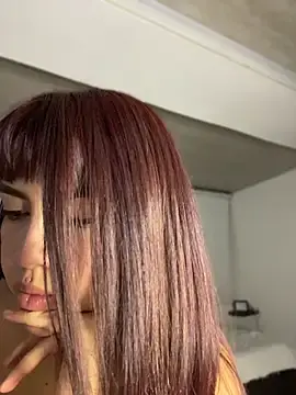 Stripchat Sex Cam of kira_ec