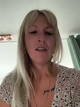 Stripchat Live Porn of AtomBlondy