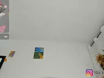 Stripchat Live Sex Cam of Mia-Valeria-