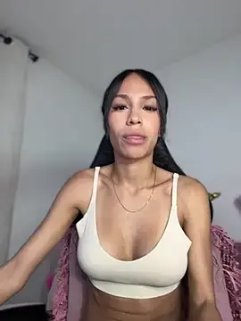 Stripchat Live Sex Cam of Miaa_love6969