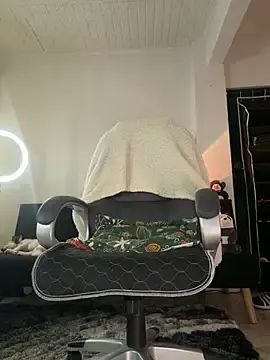 Stripchat Free Porn Cam of aly_golden_