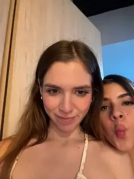 Stripchat Free Porn Cam of kevin_hotgirls