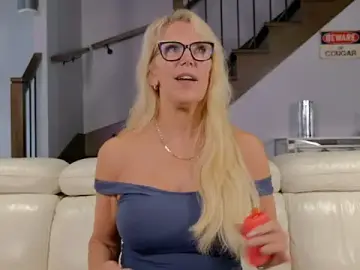 Stripchat Watch Live Sex Cams of FitCougar