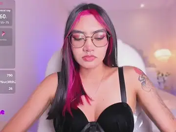 Stripchat Free Porn Cam of AzuraKindong