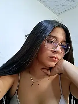Stripchat Free Live Porn of -VICKKY