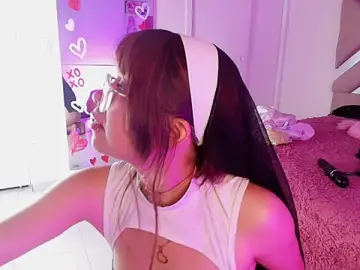 Stripchat Sex Cam of uchiiky_doll