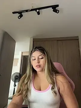 Stripchat Best Webcam of lunablossom_