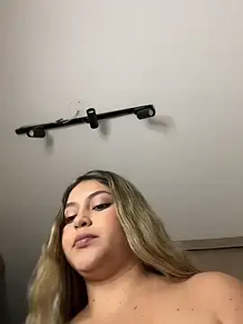 Stripchat Free Porn Cam of lunablossom_