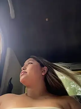 Stripchat Free Live Porn of lunablossom_