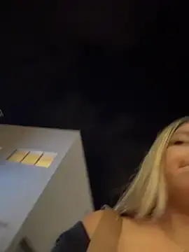 Stripchat Best live sex cam show of lunablossom_