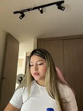 Stripchat Watch Live Sex Cams of lunablossom_