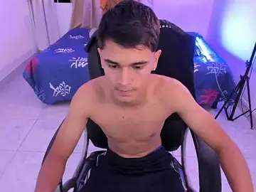 Stripchat Sex Cam of Aron_Boyy