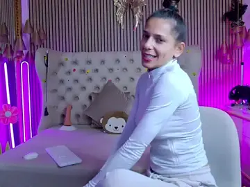 Stripchat Free Porn Cam of PlayfulShow