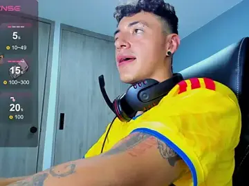 Stripchat Sex Cam of Lobo_17_