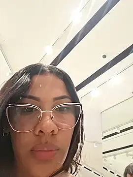 Stripchat Sex Cam of AhslyDuque