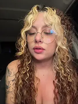 Stripchat Watch Live Sex Cams of Joyce-fire