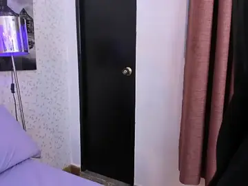 Stripchat Live Sex of Helenn_monroy1