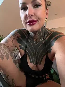 Stripchat Sex Cam of KathaleaNoir