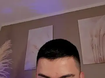Stripchat Sex Cam of Alexander_Diazz