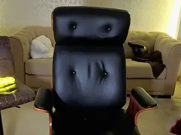 Stripchat Live Sex Cam of MaxKaiden